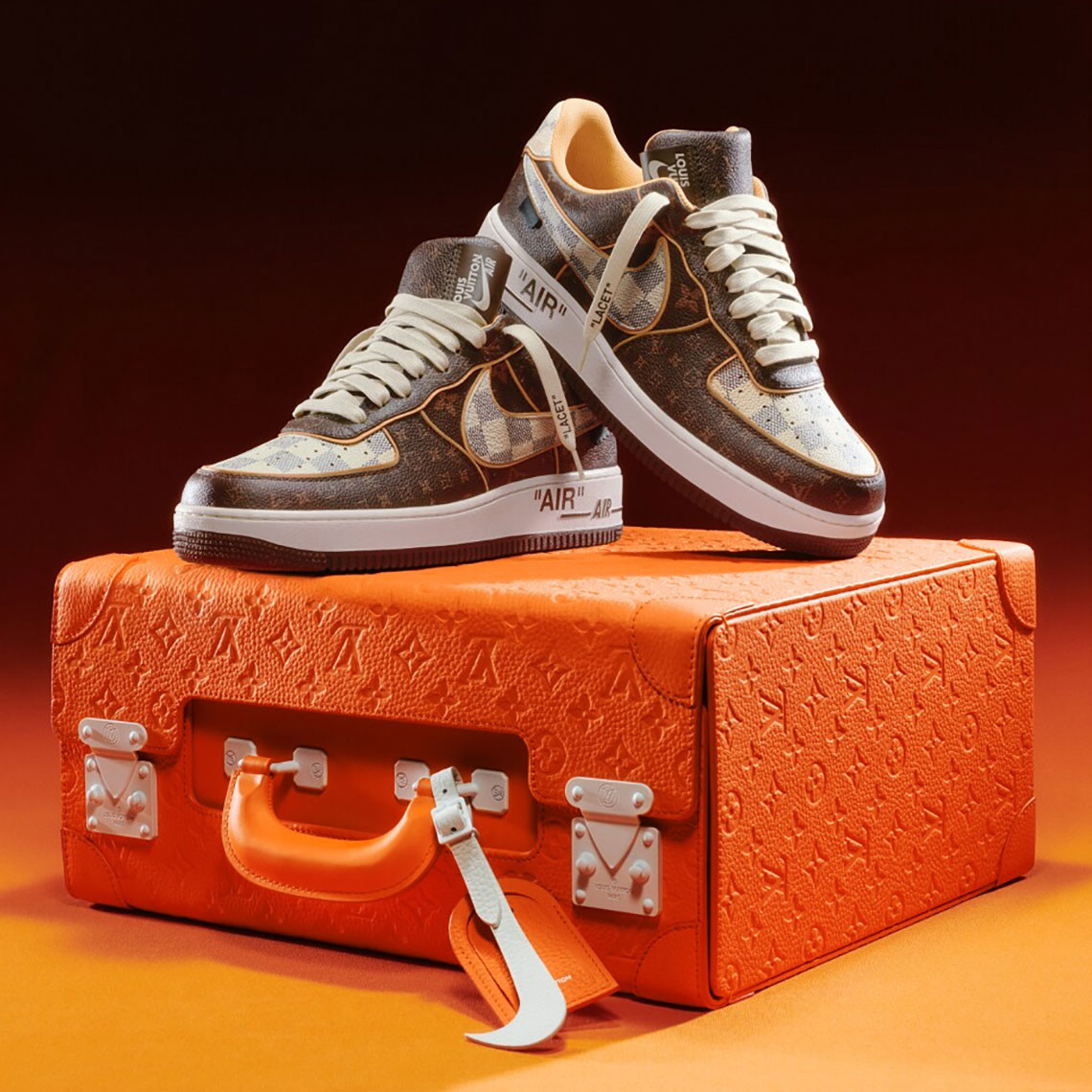 GIÀY LOUIS VUITTON X NIKE AIR FORCE 1 VƯỢT 90.000 ĐÔ-LA MỸ TRONG ĐẤU GIÁ